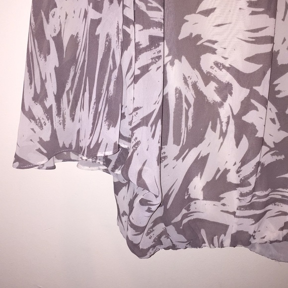 Gray and white blouse - Picture 3 of 4